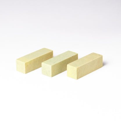【青田石 新鉱】1.5x1.5x5cm（三点セット）産地厳選 書道 篆刻 雅号印 落款印 印材 押印 「彫りやすく初心者でも扱いやすい」 仮名 中字 大字仮名 半紙細字 中字作品