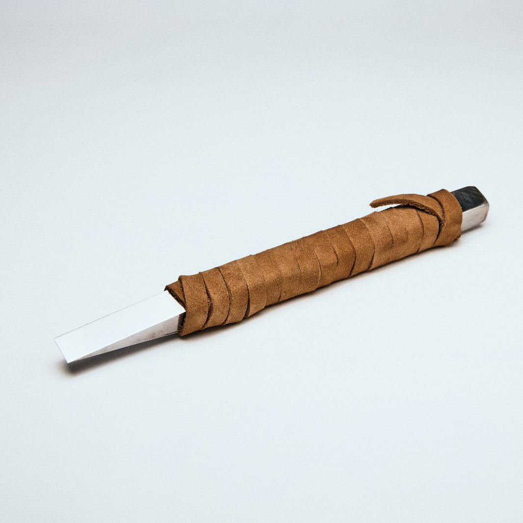 篆刻刀 印刀 角型 革巻き 両刃  15度  10mm 白鋼製 職人手作り