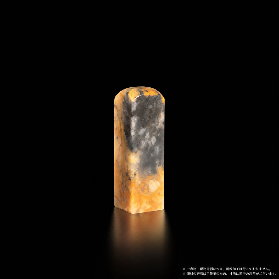 巴林石 彩石 墨白対比 1.8×1.8×6.2cm 正面