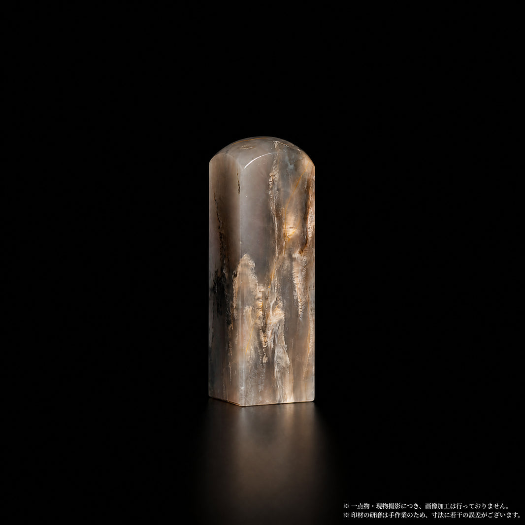 巴林石 凍石 灰褐煙霧 2×2×6.2cm 別角度