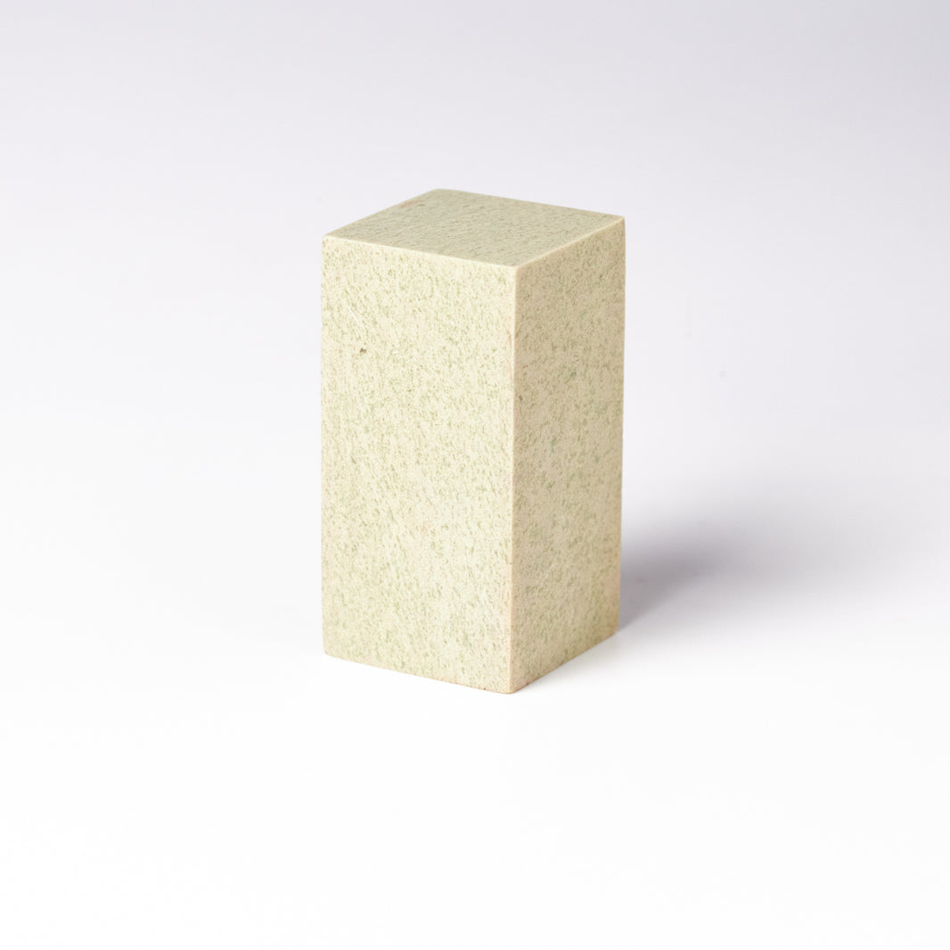 【青田石 新鉱】2.5x2.5x5cm 産地厳選 書道 篆刻 雅号印 落款印 印材 押印 「彫りやすく初心者でも扱いやすい」 仮名 中字 大字仮名 半紙細字 中字作品