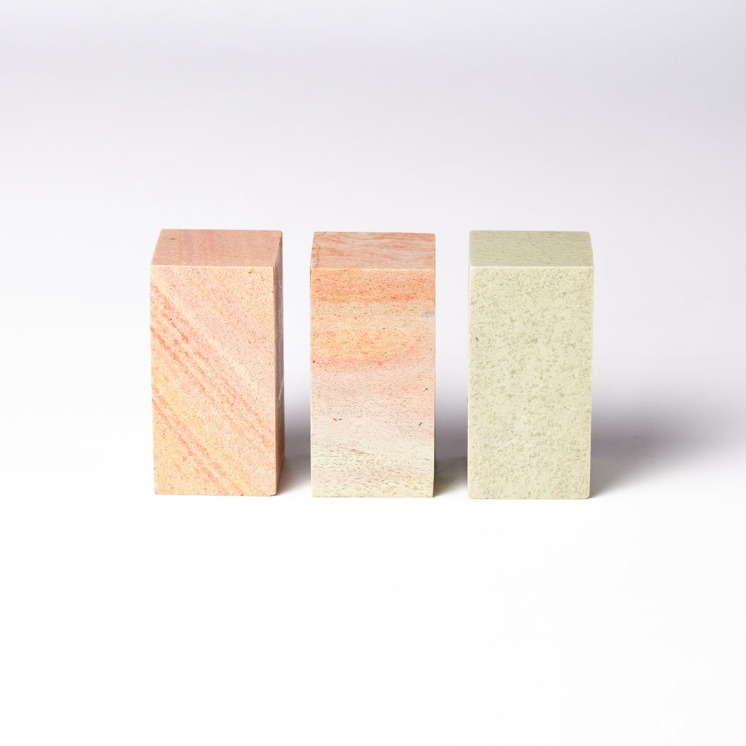【青田石 新鉱】2.5x2.5x5cm（三点セット）産地厳選 書道 篆刻 雅号印 落款印 印材 押印 「彫りやすく初心者でも扱いやすい」 仮名 中字 大字仮名 半紙細字 中字作品