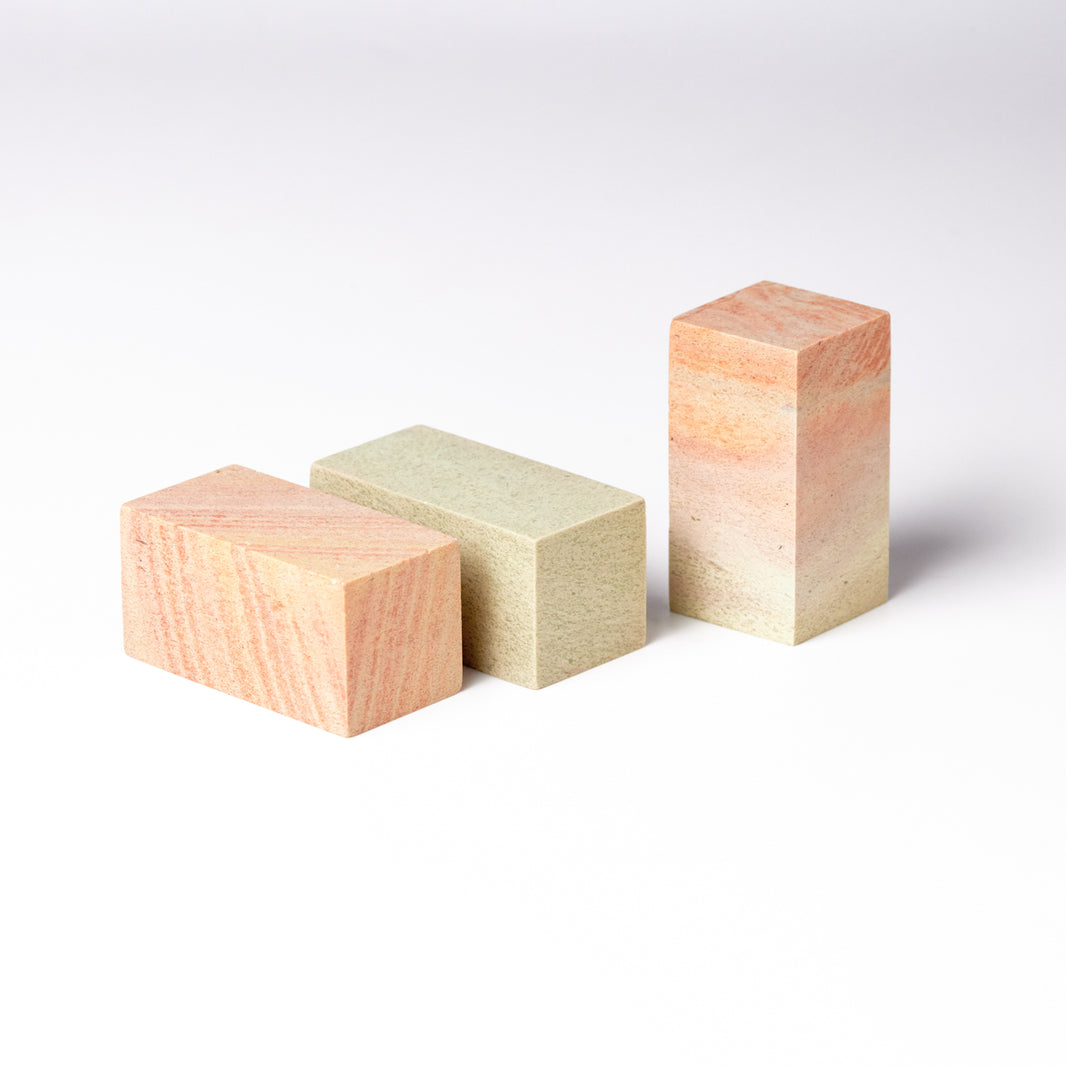 【青田石 新鉱】2.5x2.5x5cm（三点セット）産地厳選 書道 篆刻 雅号印 落款印 印材 押印 「彫りやすく初心者でも扱いやすい」 仮名 中字 大字仮名 半紙細字 中字作品