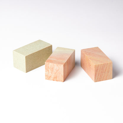 【青田石 新鉱】2.5x2.5x5cm（三点セット）産地厳選 書道 篆刻 雅号印 落款印 印材 押印 「彫りやすく初心者でも扱いやすい」 仮名 中字 大字仮名 半紙細字 中字作品