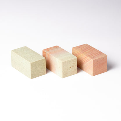 【青田石 新鉱】2.5x2.5x5cm（三点セット）産地厳選 書道 篆刻 雅号印 落款印 印材 押印 「彫りやすく初心者でも扱いやすい」 仮名 中字 大字仮名 半紙細字 中字作品