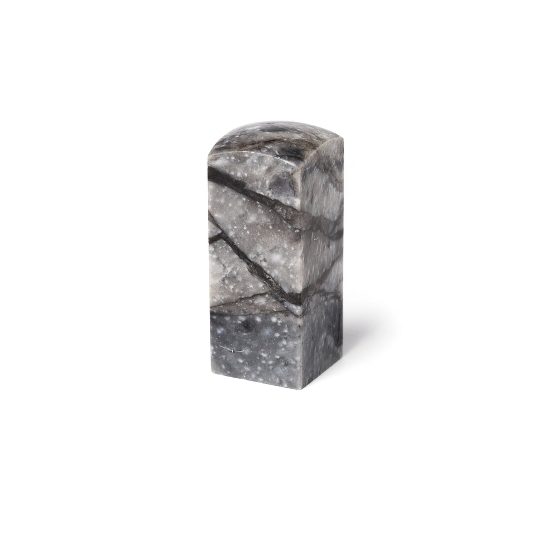 Ink jade frozen stone 2x2x5cm