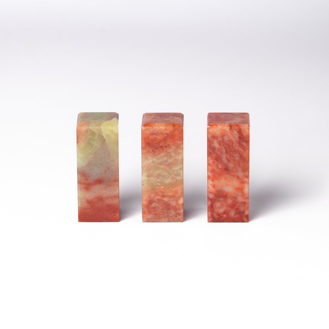 【朱砂紅凍石】2x2x5cm（三点セット） 産地厳選 書 書法 篆刻 印材 インド原産の近年採れだした彫りやすい石材です。石質は「寿山石」にも似た彫り味と外観をしています。