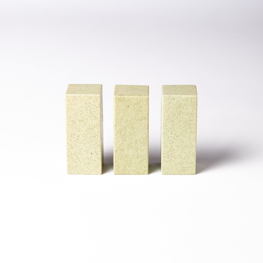 【青田石 新鉱】2x2x5cm（三点セット） 産地厳選 書道 篆刻 雅号印 落款印 印材 押印 「彫りやすく初心者でも扱いやすい」 仮名 中字 大字仮名 半紙細字 中字作品