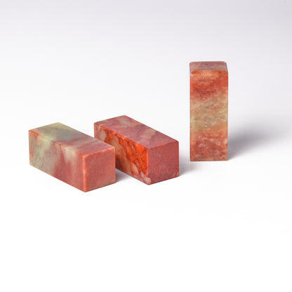【朱砂紅凍石】2x2x5cm（三点セット） 産地厳選 書 書法 篆刻 印材 インド原産の近年採れだした彫りやすい石材です。石質は「寿山石」にも似た彫り味と外観をしています。