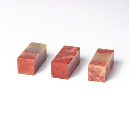 【朱砂紅凍石】2x2x5cm（三点セット） 産地厳選 書 書法 篆刻 印材 インド原産の近年採れだした彫りやすい石材です。石質は「寿山石」にも似た彫り味と外観をしています。