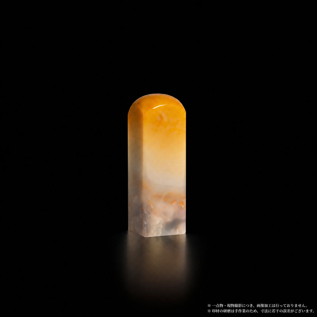 巴林石 彩石 濃橙転白 1.5×1.5×4.6cm 別角度
