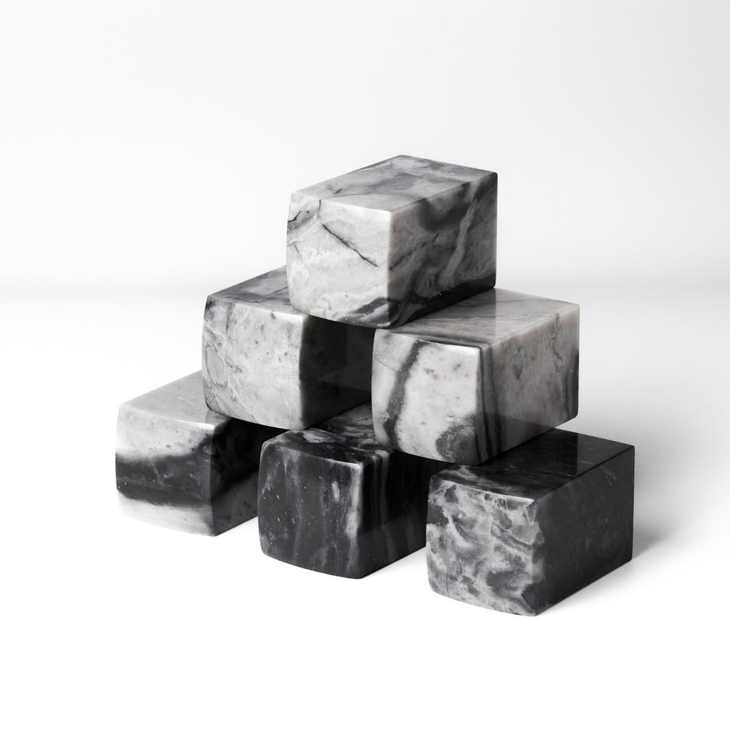 Ink jade frozen stone 3x3x5cm