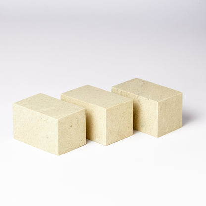【青田石 新鉱】3x3x5cm（三点セット）産地厳選 書道 篆刻 雅号印 落款印 印材 押印 「彫りやすく初心者でも扱いやすい」 仮名 中字 大字仮名 半紙細字 中字作品
