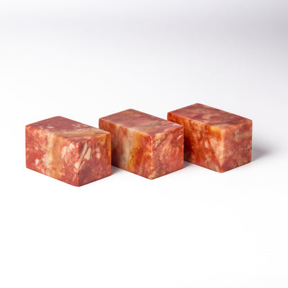 【朱砂紅凍石】 3x3x5cm（三点セット） 産地厳選 書 書法 篆刻 印材 インド原産の近年採れだした彫りやすい石材です。石質は「寿山石」にも似た彫り味と外観をしています。