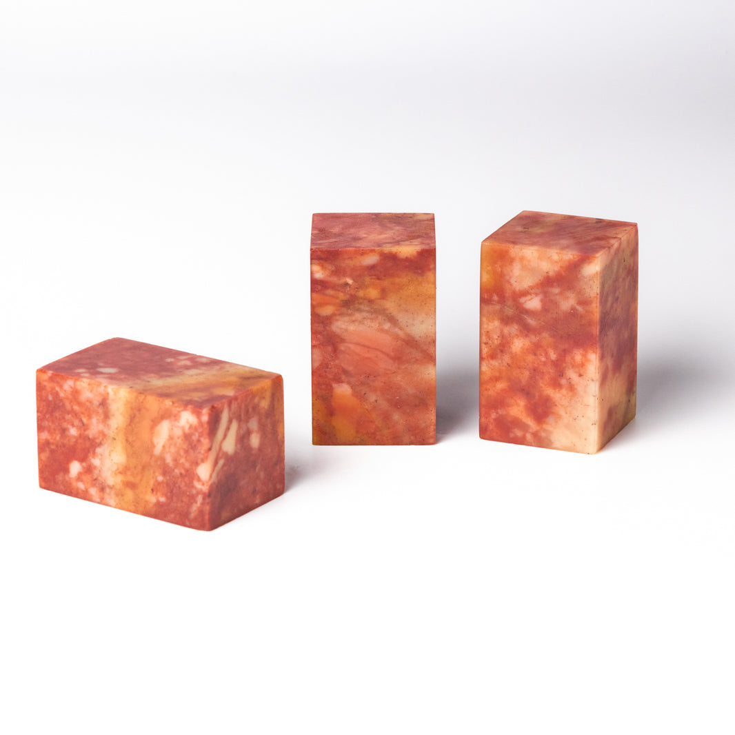 【朱砂紅凍石】 3x3x5cm（三点セット） 産地厳選 書 書法 篆刻 印材 インド原産の近年採れだした彫りやすい石材です。石質は「寿山石」にも似た彫り味と外観をしています。