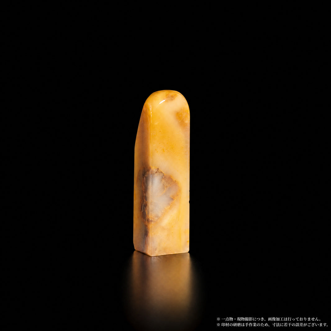 巴林石 彩石 鮮橘濃頂 1.3×1.3×5.0cm 別角度