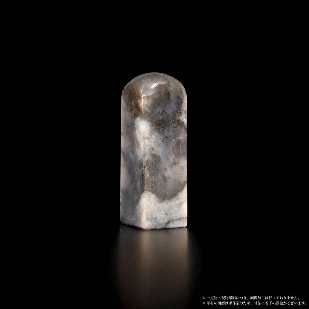 巴林石 彩石 墨団橙点 1.3×1.3×4.0cm 別角度