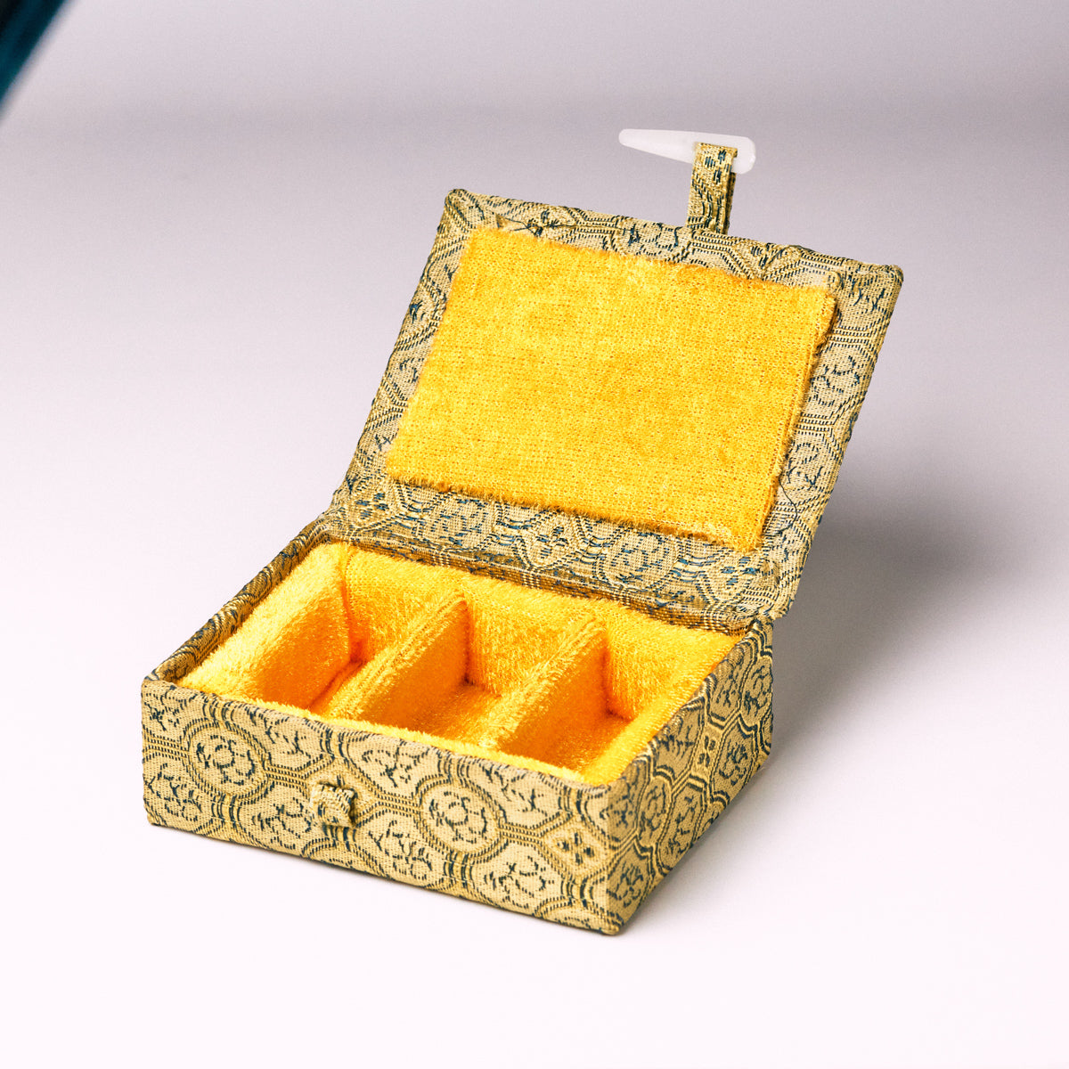 中サイズ・篆刻印収納・錦布張りの印鑑専用ケース アジア篆芸 2.5x2.5x5cm（３顆組）