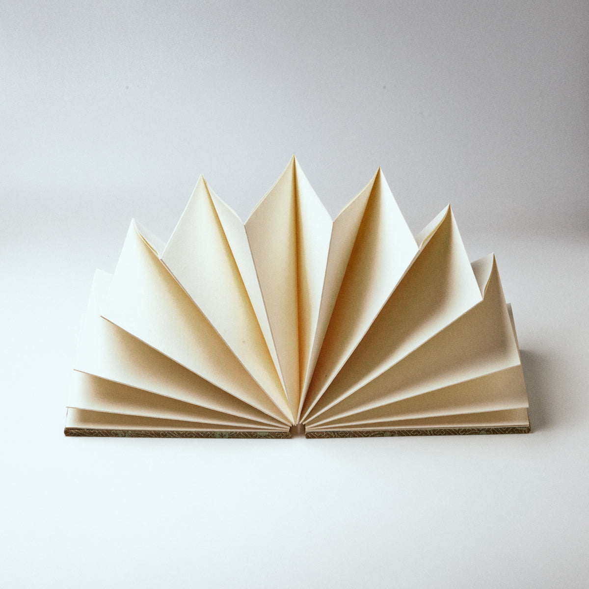 Seal book, made in Jing County, Anhui Province, stamp paper, used paper, seal carving [black and gold round pattern]