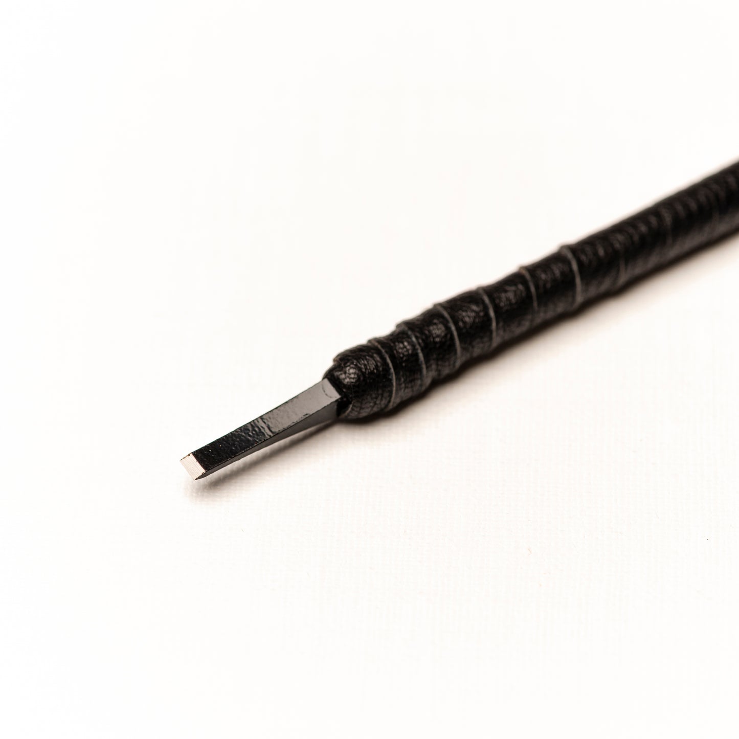 篆刻刀 印刀 角型 革巻き 両刃 双曲面 3mm タングステン鋼製 職人手作り