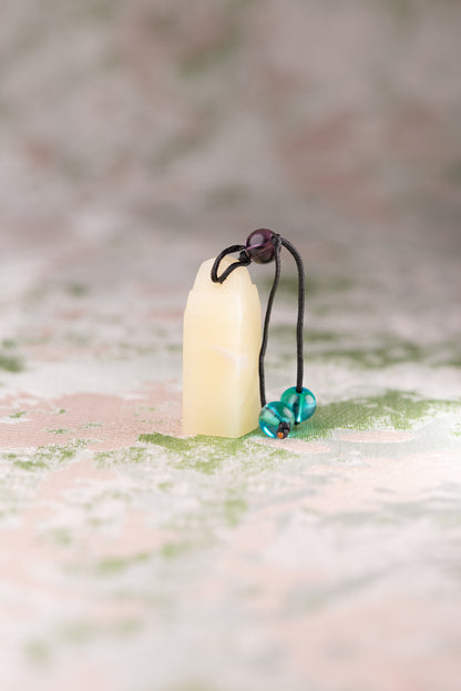 【一点物】寿山石 芙蓉 サイズ：10x10x30mm 篆刻 印材 寿山石 印石 てんこく 材料 天然 石 楽しい 手彫り QS-011