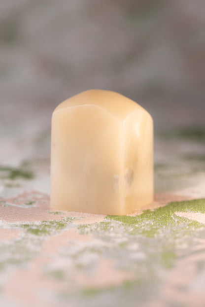 【一点物】寿山石 芙蓉 サイズ：23x23x33mm 篆刻 印材 寿山石 印石 てんこく 材料 天然 石 楽しい 手彫り QS-016